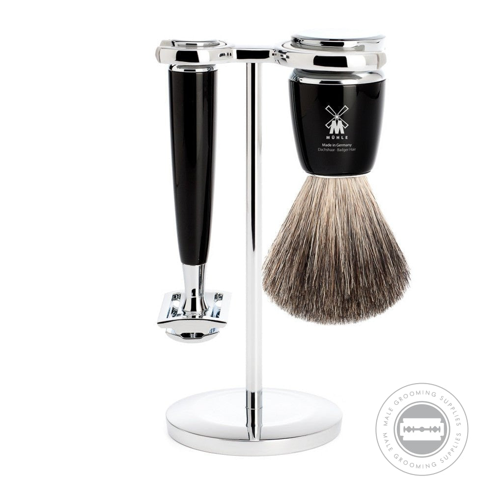 Muhle 'Rytmo' Pure Badger Black Shaving Set with polished black resin handles, Pure Badger shaving brush, closed-comb safety razor, and chrome-plated stand.